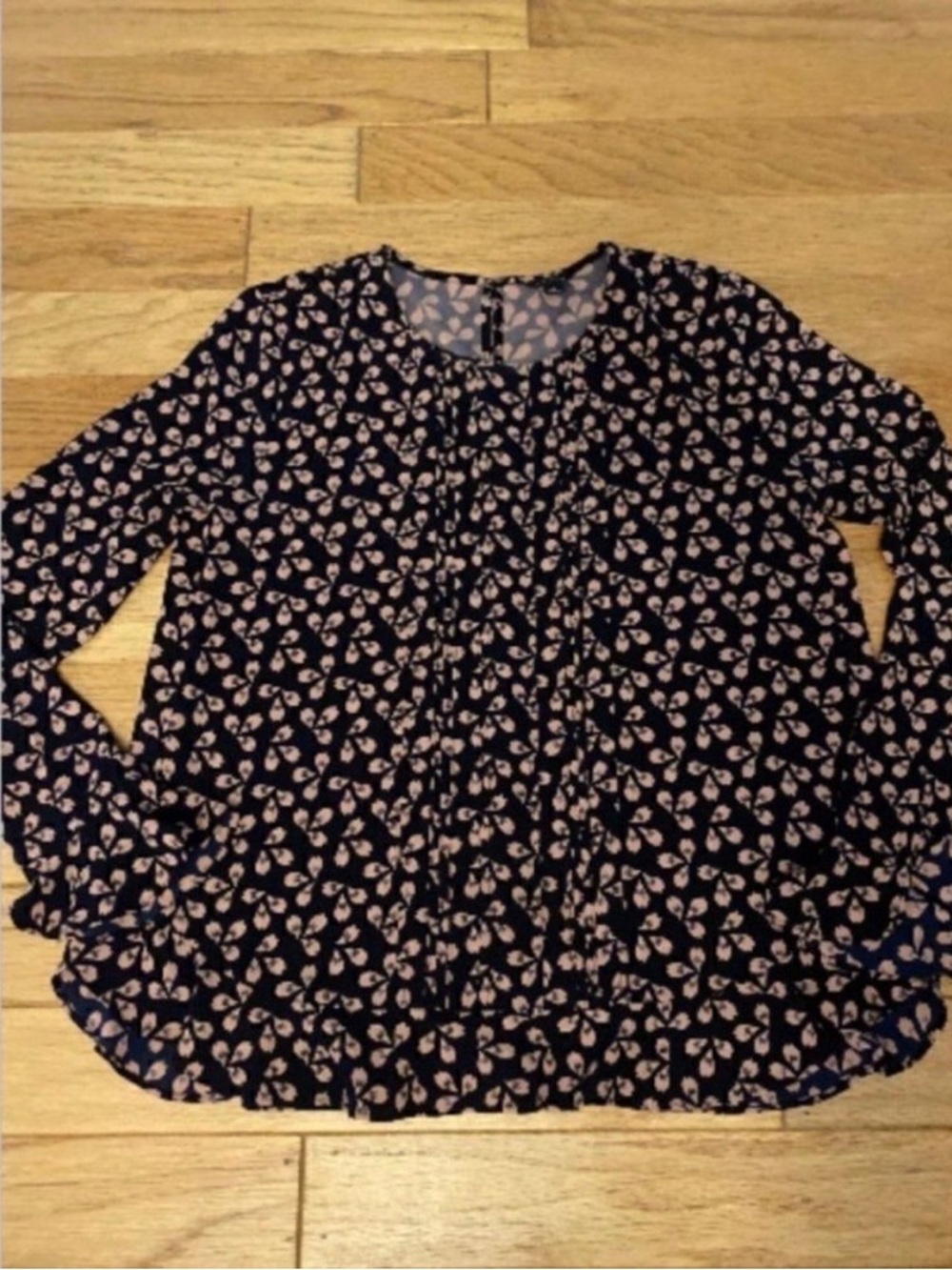 Ann Taylor women's long sleeve ruffled wrist black floral w keyhole back sz sm